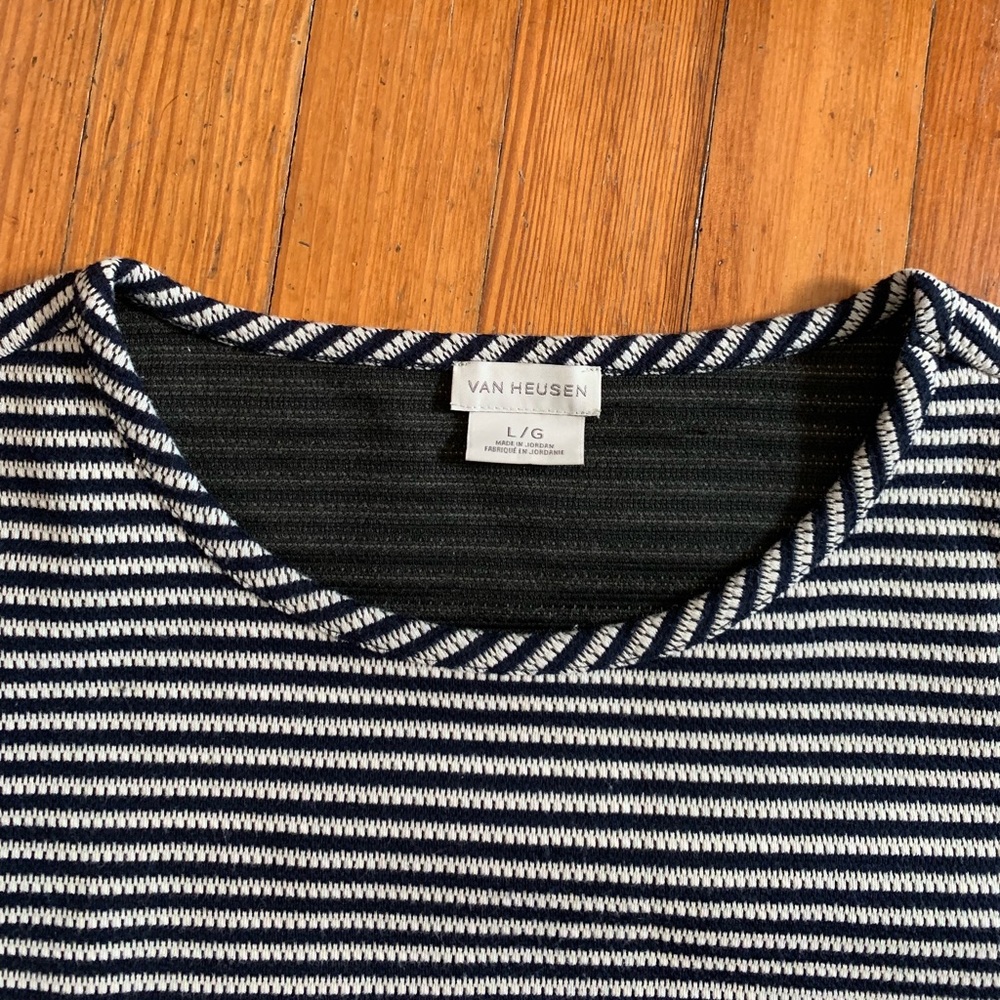 Van Heusen size Large Top